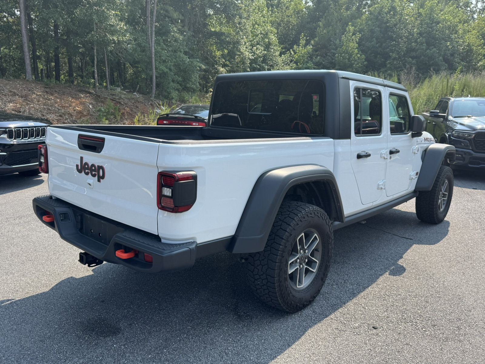 Certified 2025 Jeep Gladiator Mojave w/ Convenience Group AWD/4WD image 5