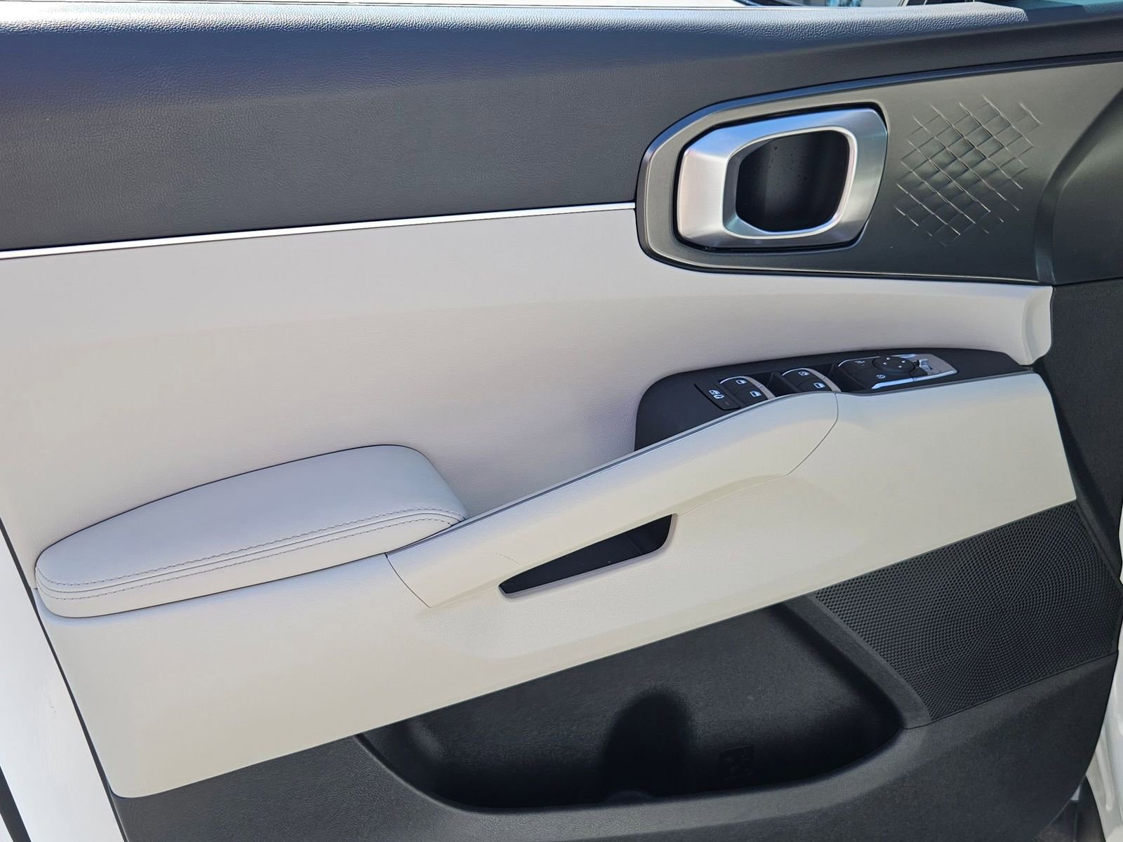 Used 2025 Kia Sorento EX image 11