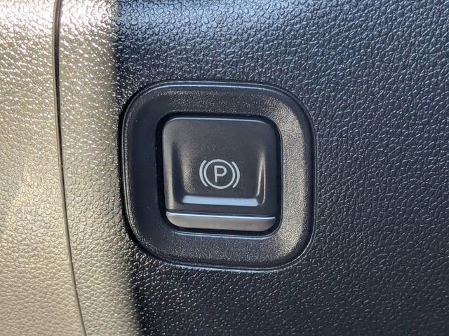 Used 2022 Chevrolet Silverado 2500 LT w/ Convenience Package image 32