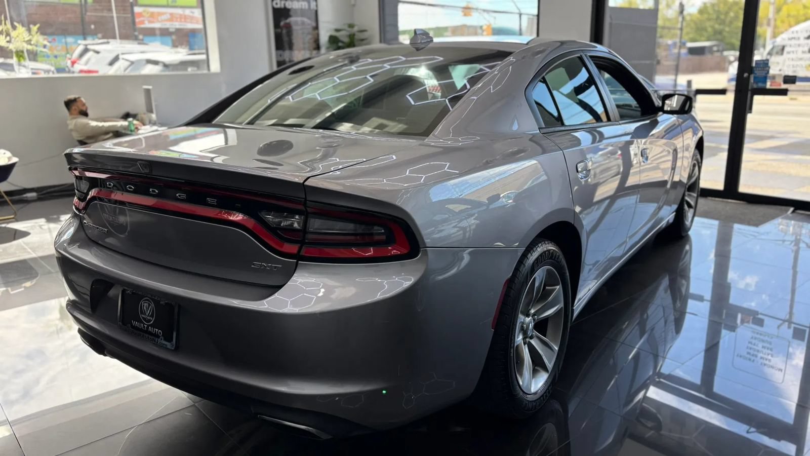 Used 2016 Dodge Charger SXT w/ Navigation & Travel Group RWD image 5