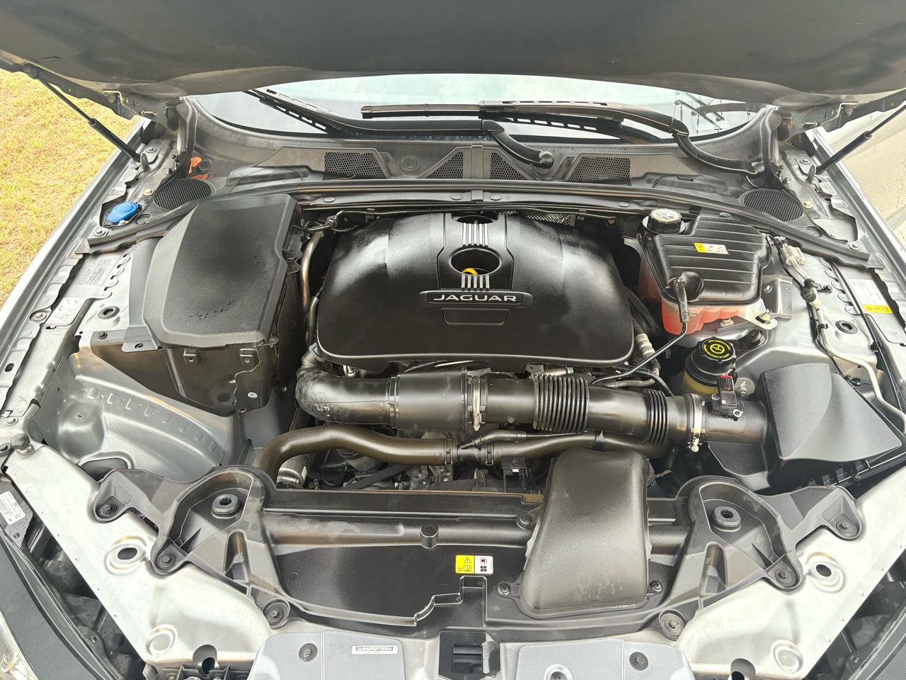 Used 2015 Jaguar XF Premium image 37