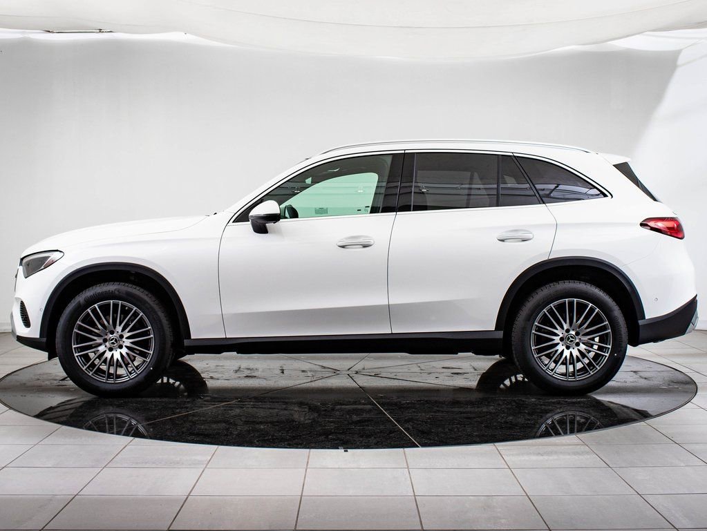 Used 2025 Mercedes-Benz GLC 300 4MATIC image 5