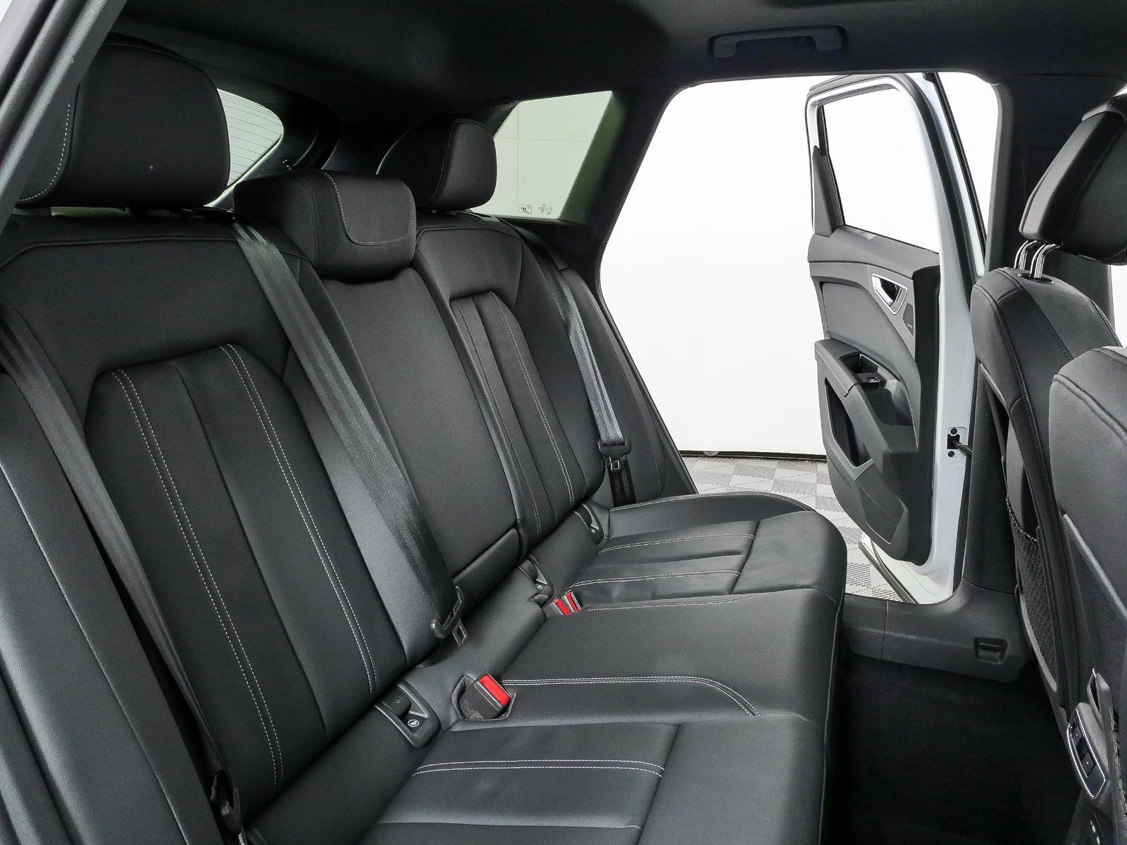 Used 2023 Audi Q4 e-tron Prestige AWD/4WD image 21