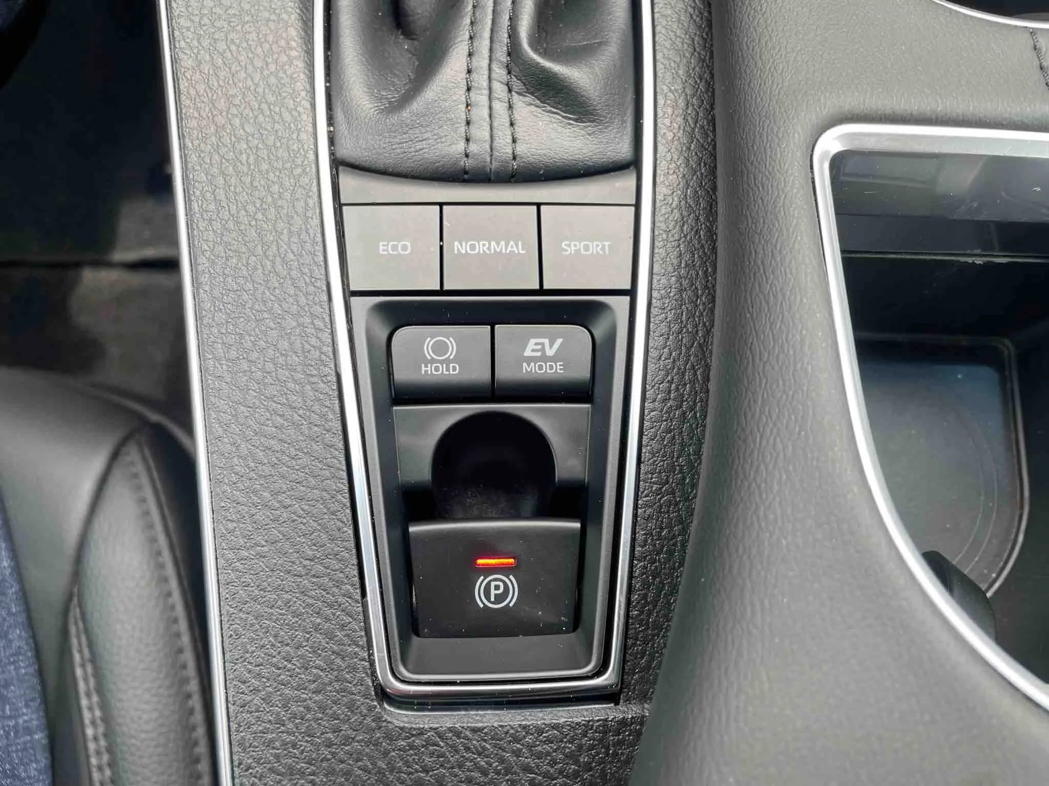 Used 2019 Toyota Avalon XLE image 41