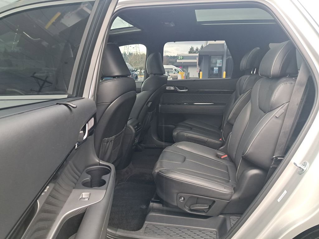 Used 2023 Hyundai Palisade Calligraphy w/ Cargo Package image 13