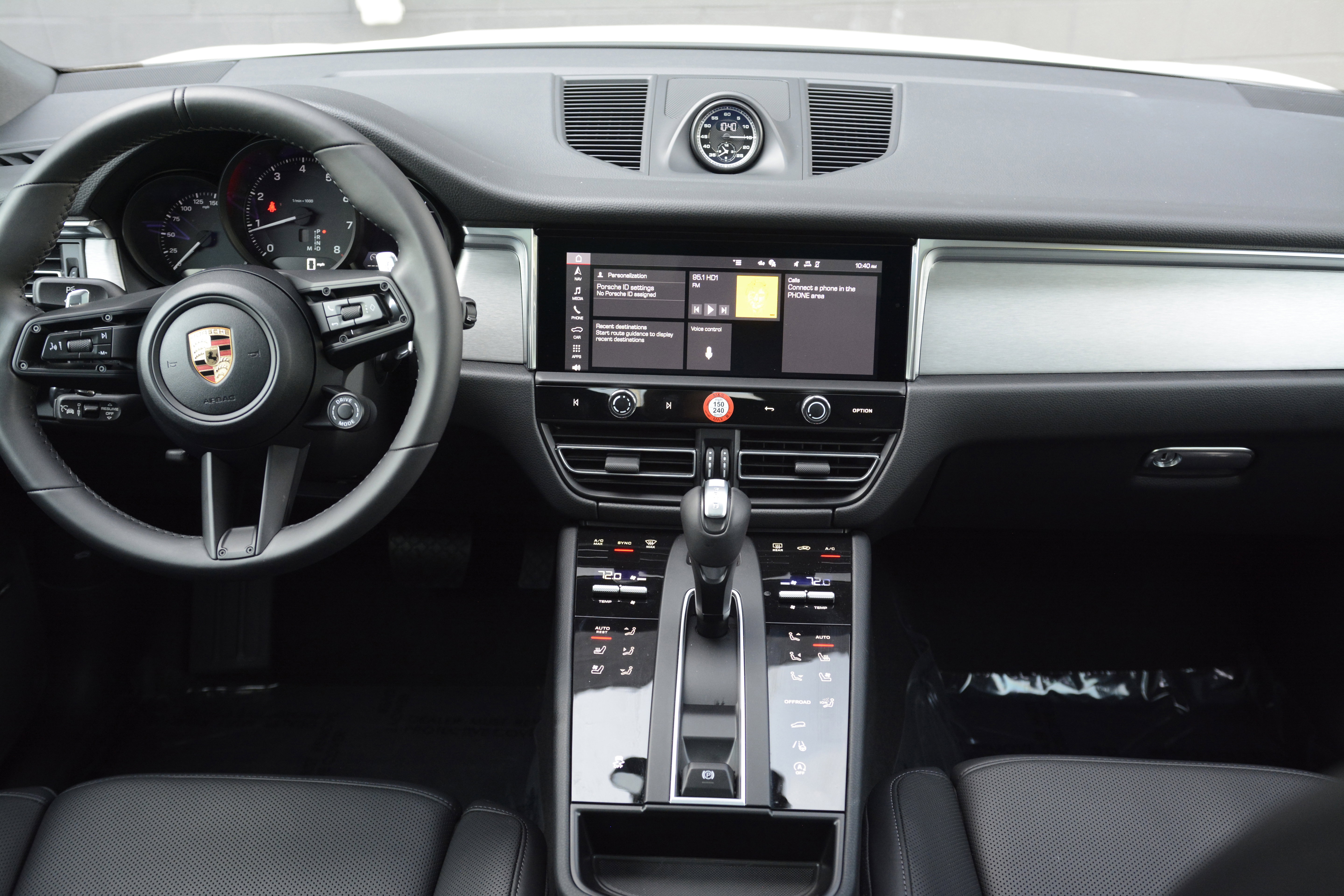 Certified 2026 Porsche Macan AWD/4WD image 19