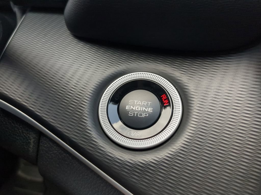 New 2025 Jeep Grand Cherokee Altitude image 12