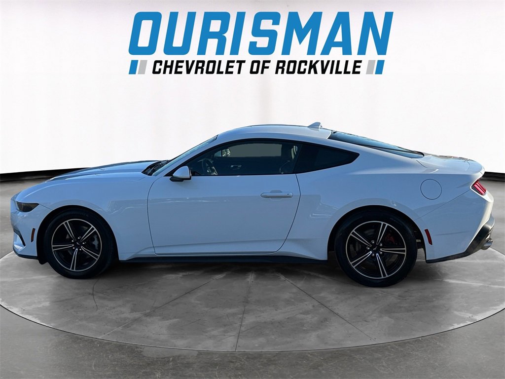 Used 2025 Ford Mustang Coupe image 3