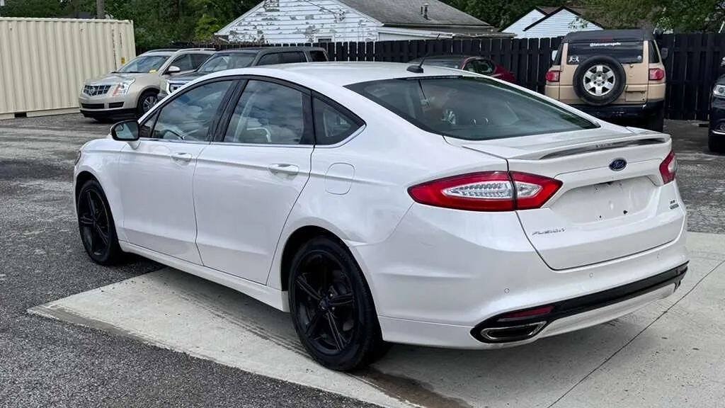 Used 2016 Ford Fusion SE FWD image 4