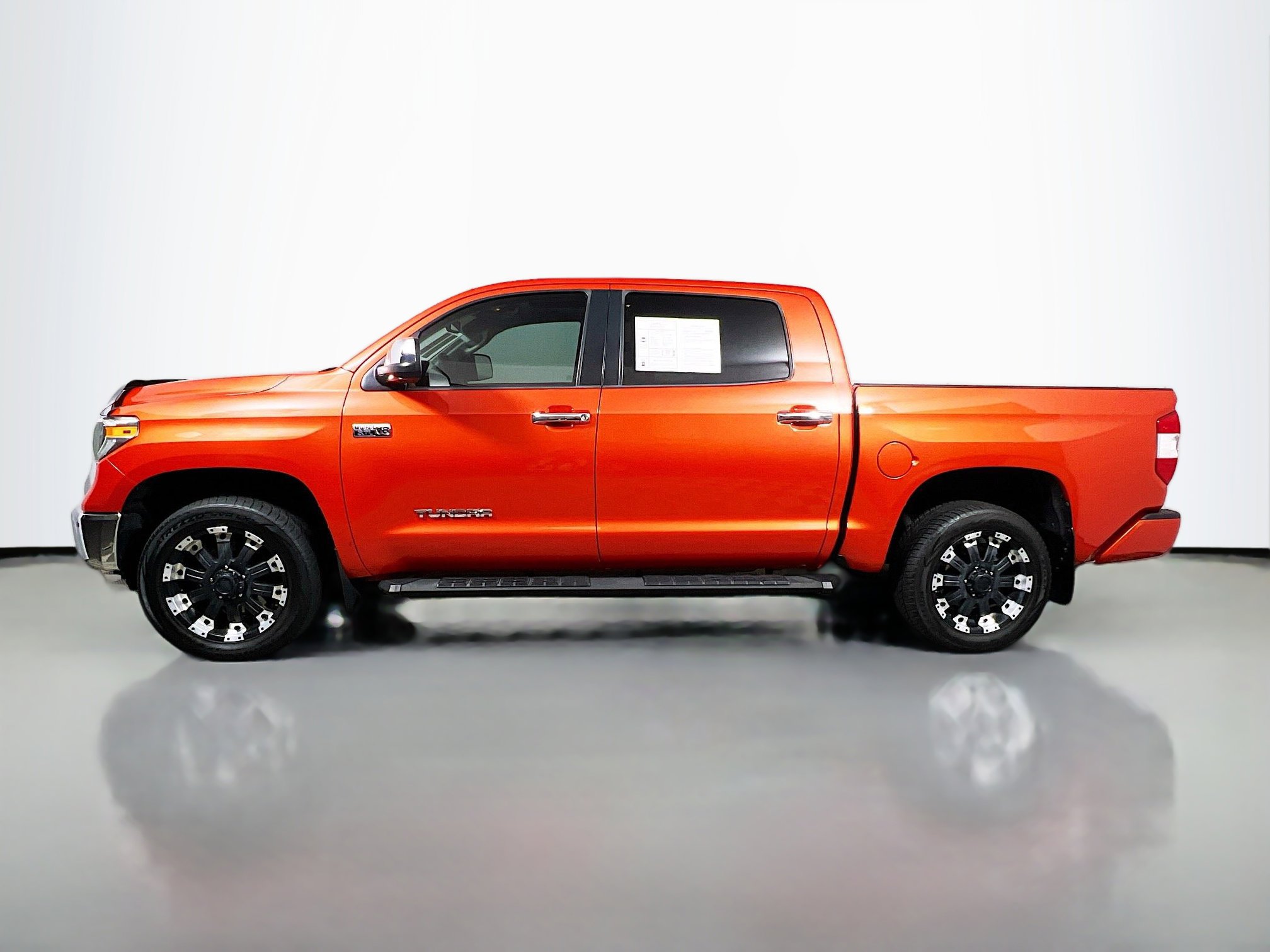 Used 2018 Toyota Tundra Limited w/ Limited Premium Package image 9