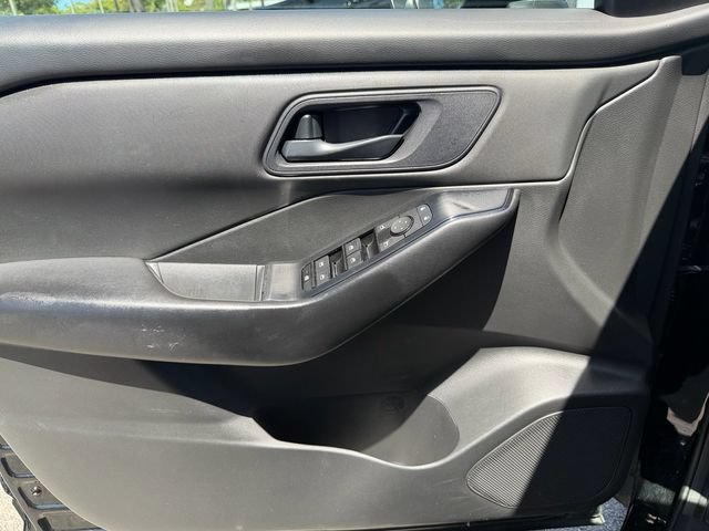 Used 2024 Nissan Rogue S FWD image 31
