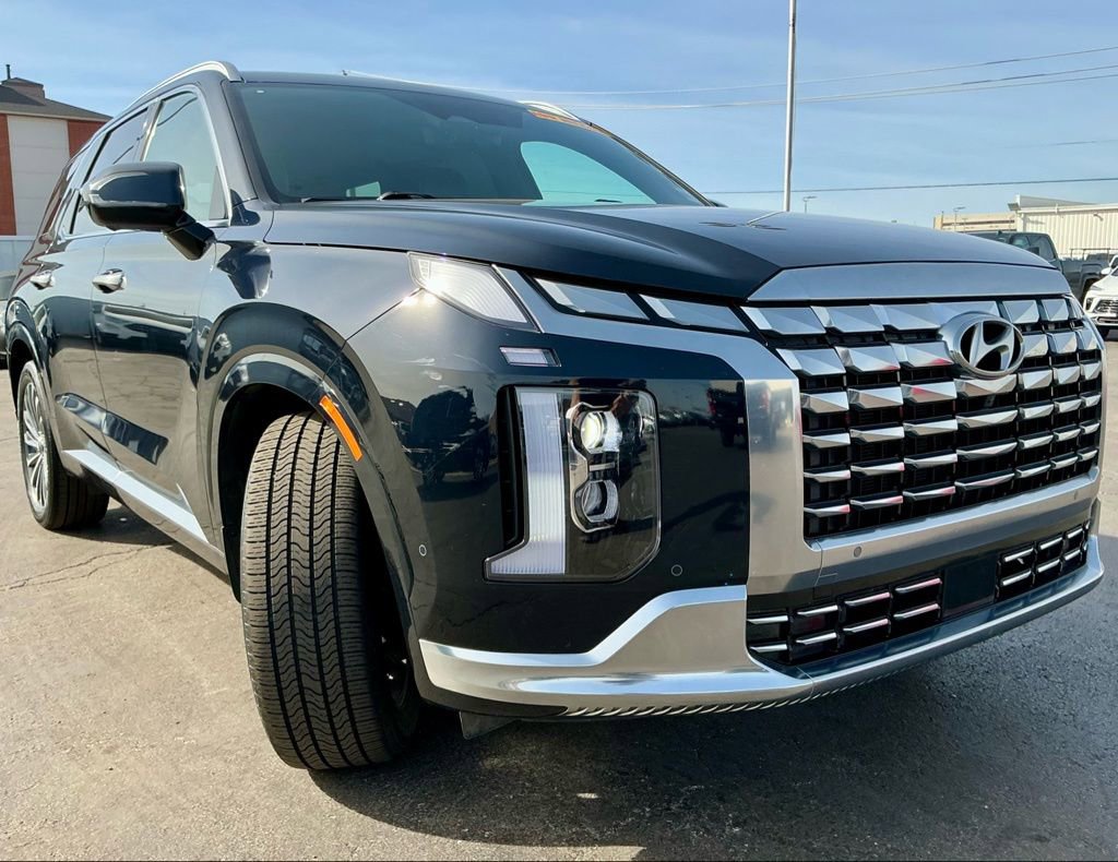 Used 2024 Hyundai Palisade Calligraphy image 2