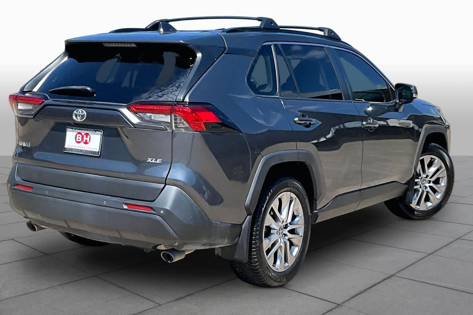 Used 2020 Toyota RAV4 XLE Premium FWD image 13