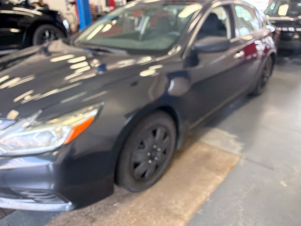 Used 2017 Nissan Altima 2.5 S w/ Power Driver Seat Package FWD image 5