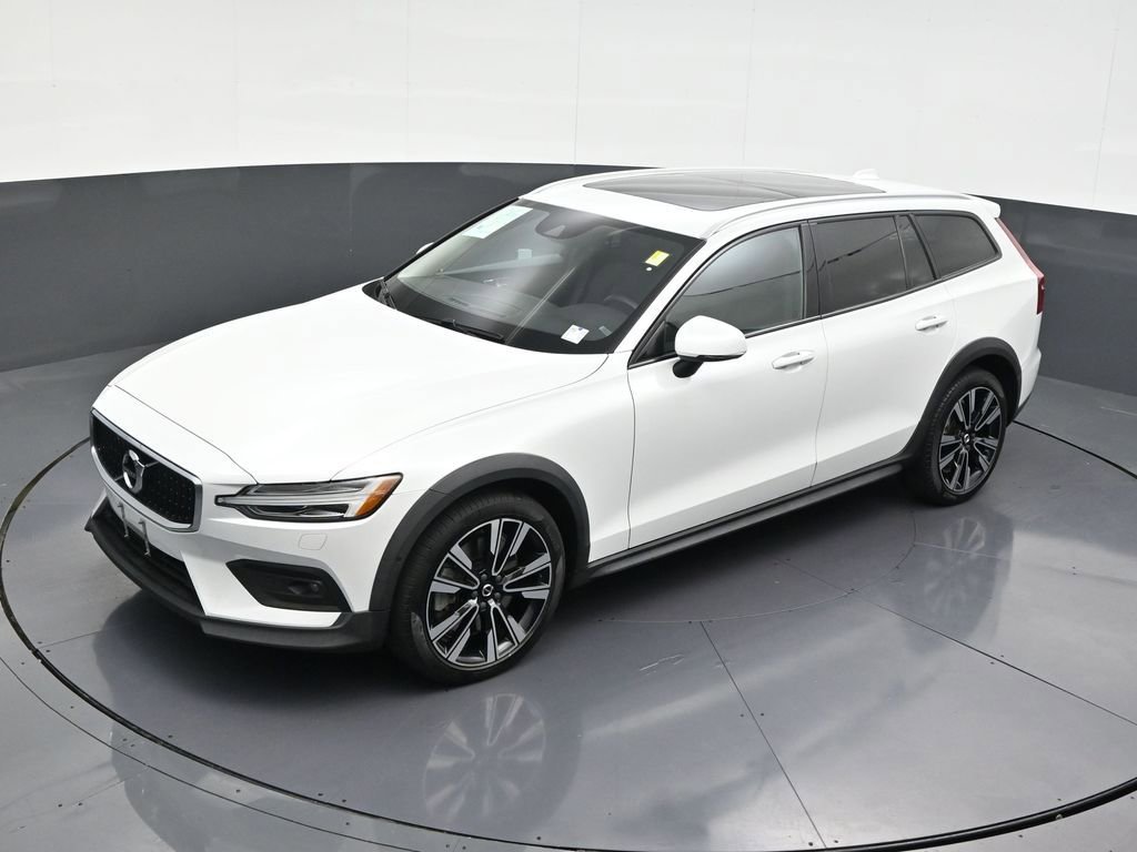 Certified 2022 Volvo V60 T5 Cross Country w/ Climate Package image 17