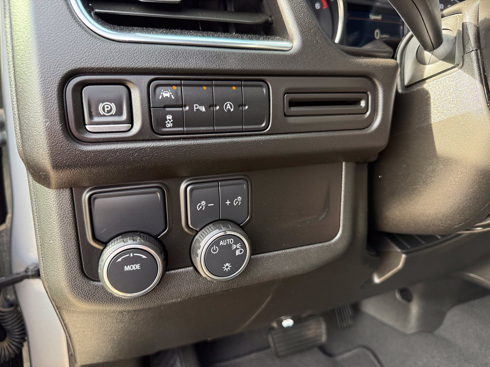 Used 2024 Chevrolet Suburban LS w/ Driver Alert Package RWD image 14