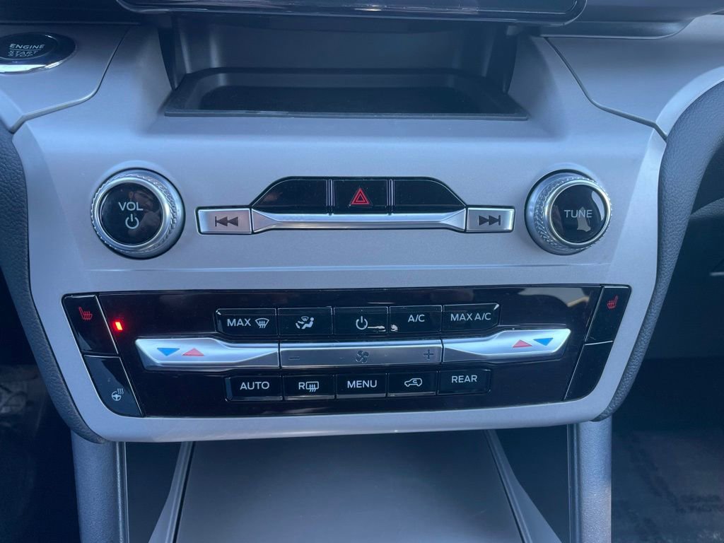 Used 2023 Ford Explorer XLT w/ Equipment Group 202A image 12