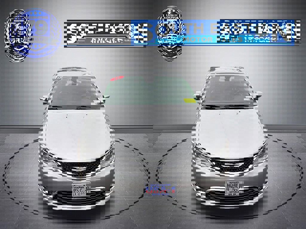 Used 2016 Chrysler 200 Limited Platinum image 3