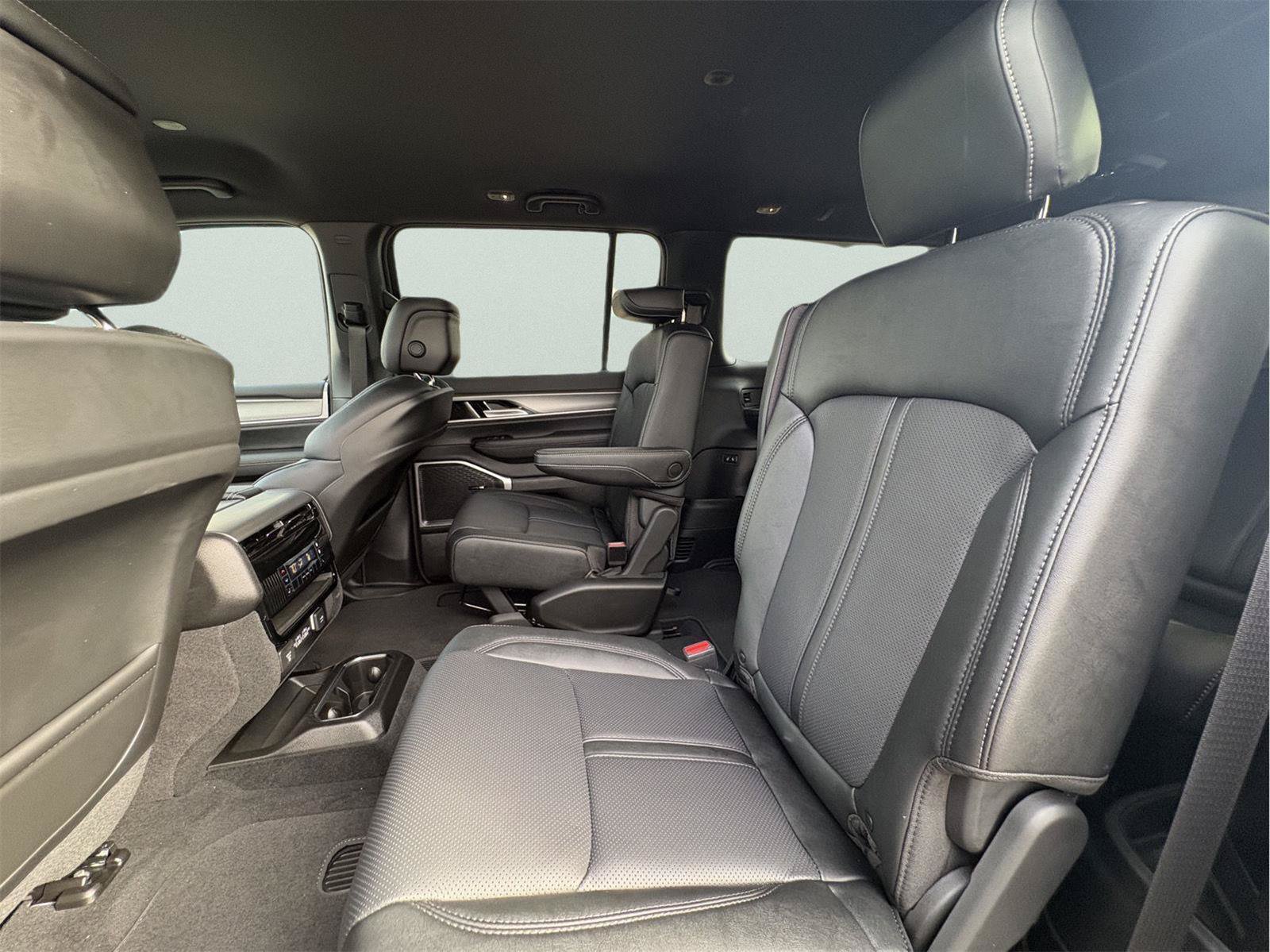 New 2026 Jeep Grand Wagoneer L Limited AWD/4WD image 11