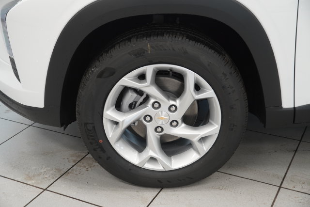 New 2026 Chevrolet Trax LS w/ LS Convenience Package FWD image 16