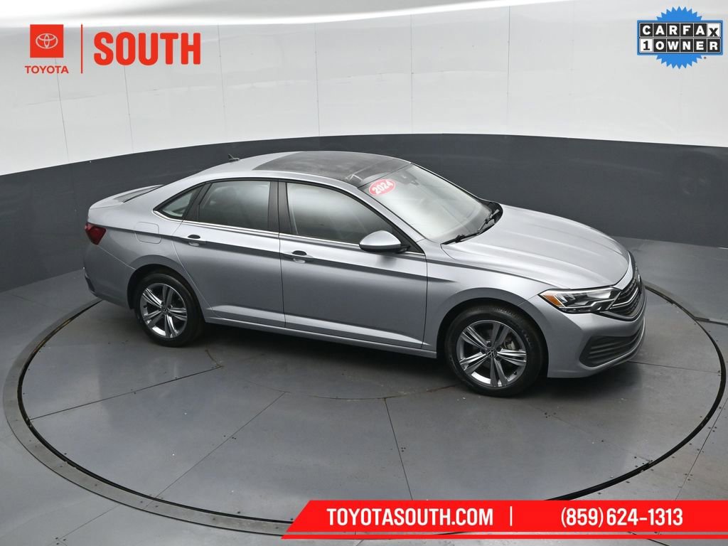 Used 2024 Volkswagen Jetta SE image 48