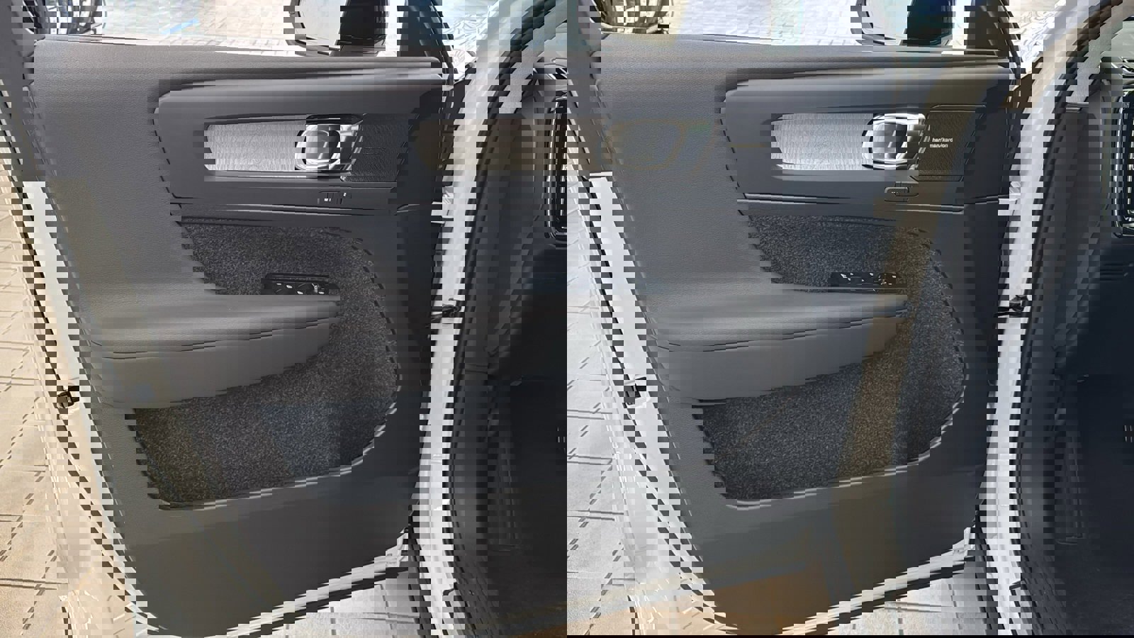 Used 2026 Volvo XC40 B5 Ultra w/ Protection Package Premier image 21