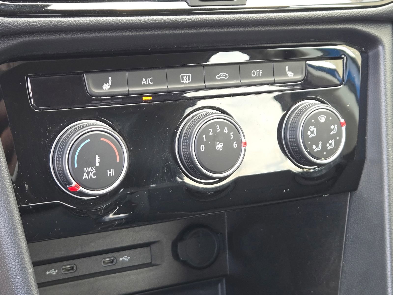 Used 2023 Volkswagen Taos SE image 16