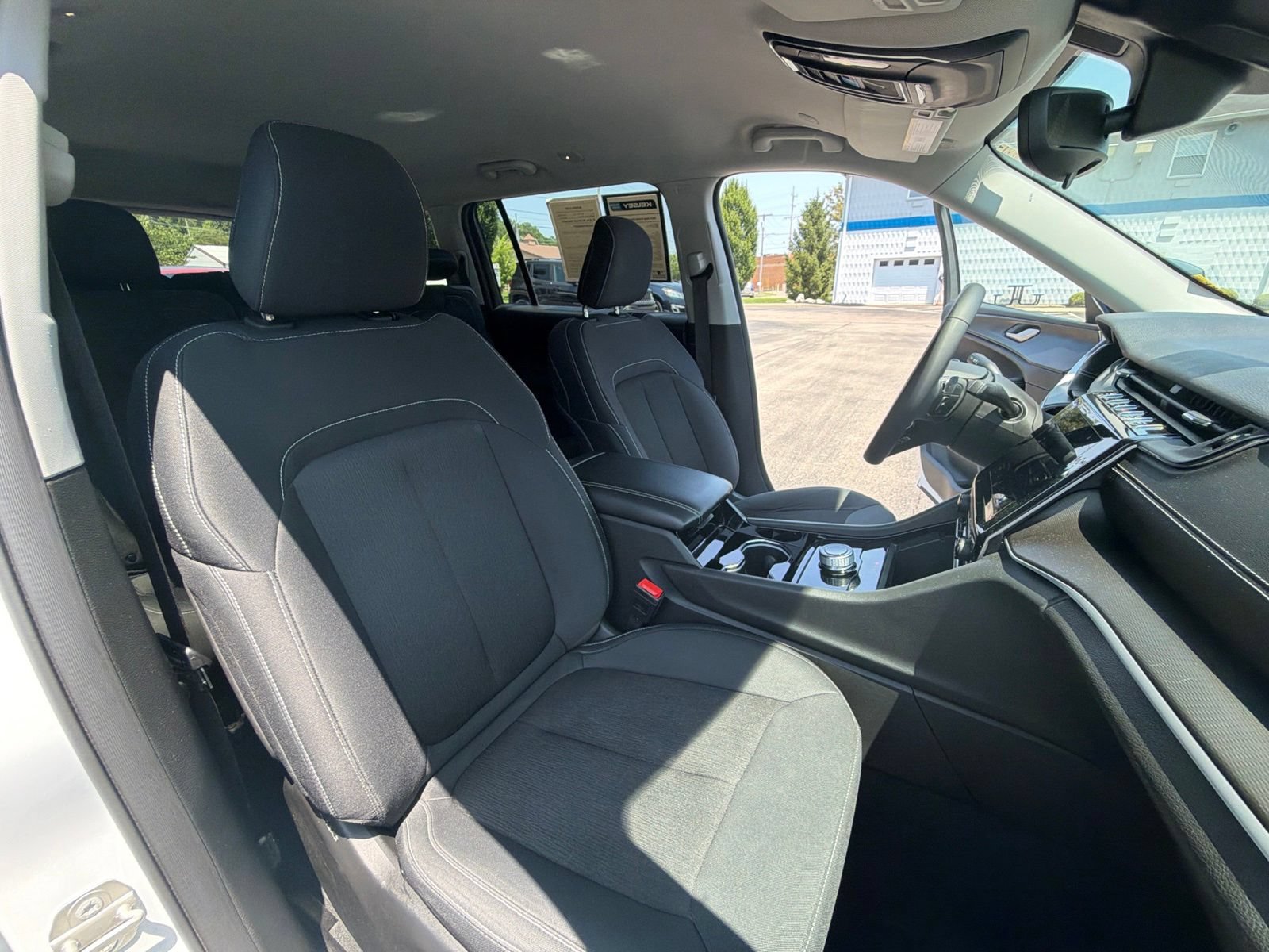 Used 2023 Jeep Grand Cherokee L Laredo AWD/4WD image 27