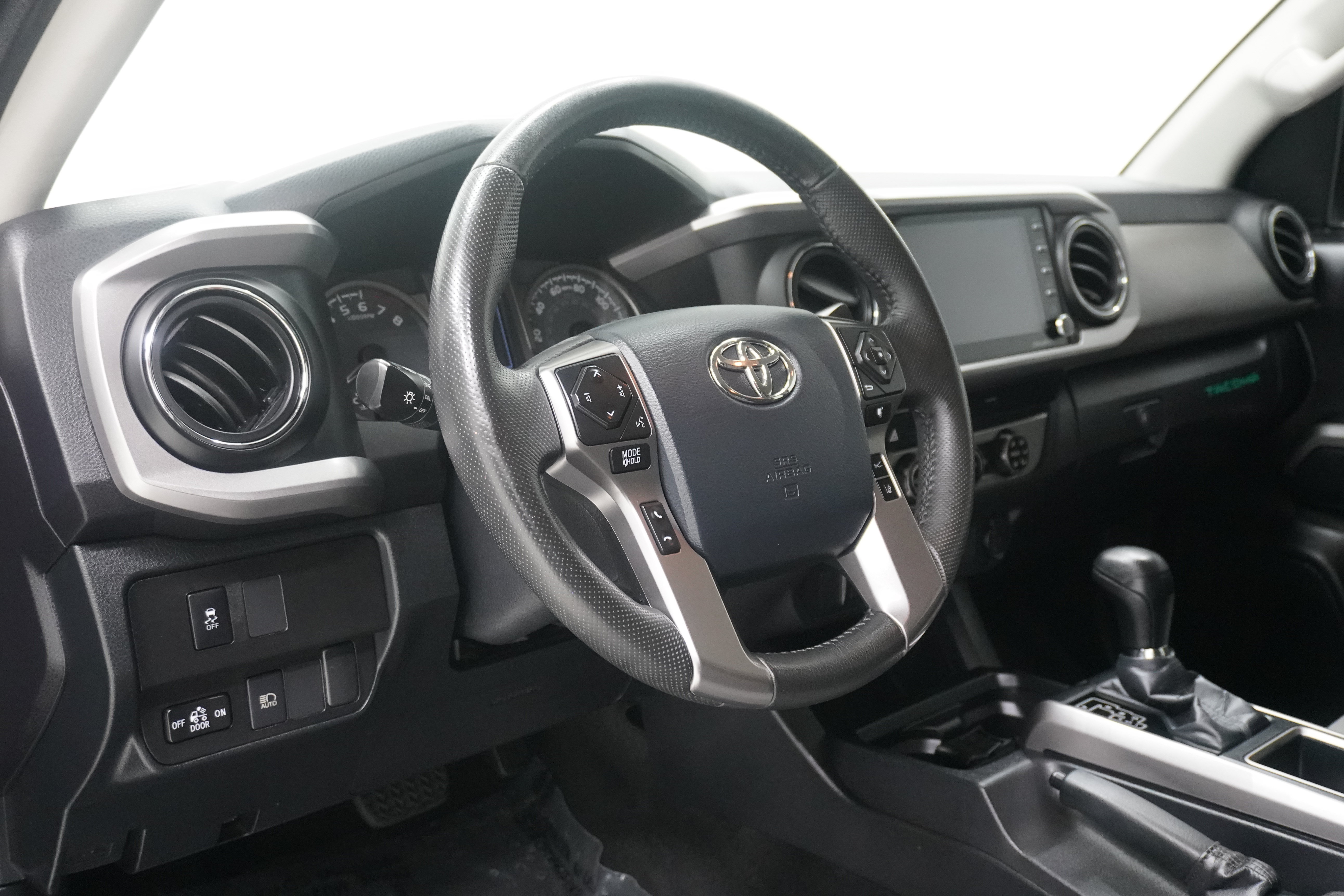 Used 2020 Toyota Tacoma SR5 RWD image 8