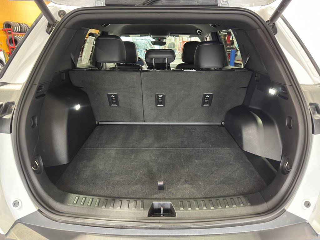 Used 2025 Chevrolet Equinox LT w/ Convenience Package II image 21