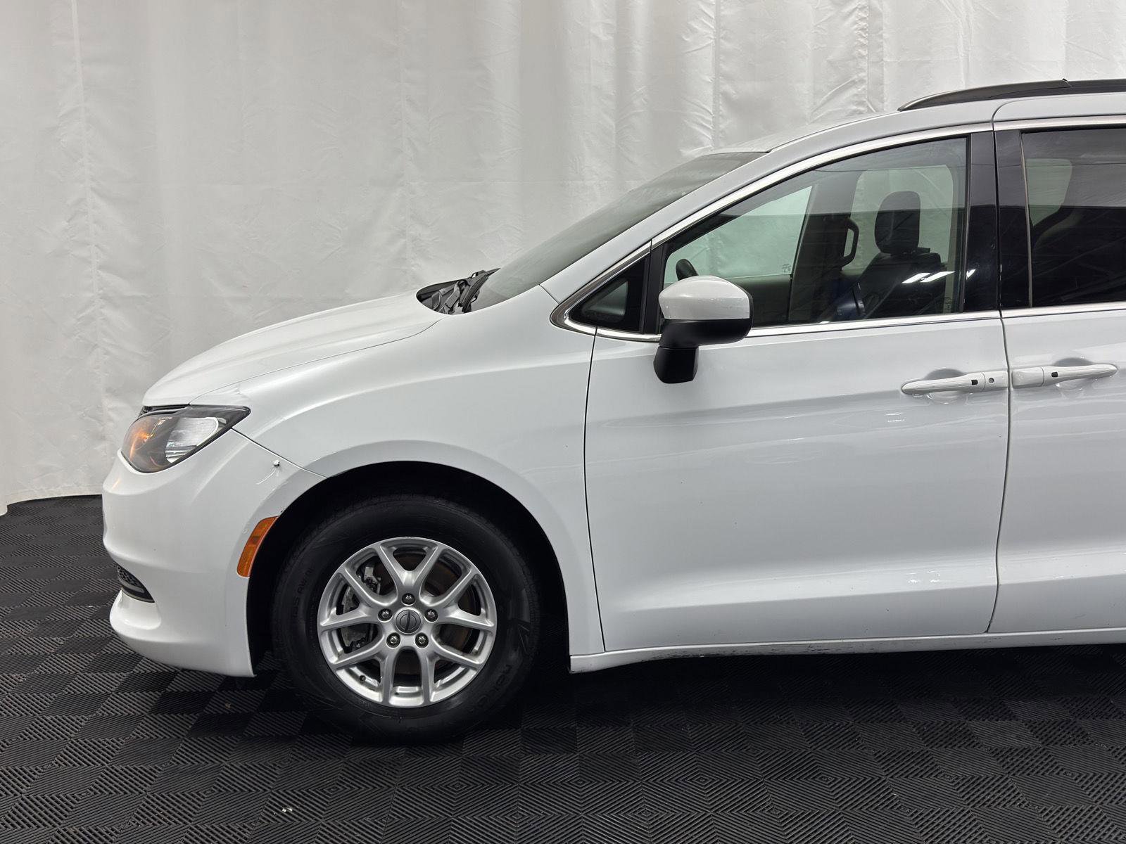 Used 2021 Chrysler Voyager Lxi image 4