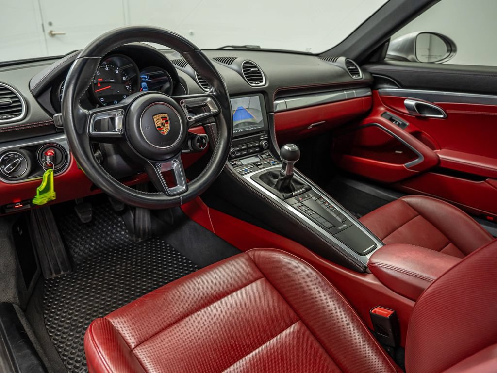 Used 2017 Porsche 718 Cayman RWD image 4