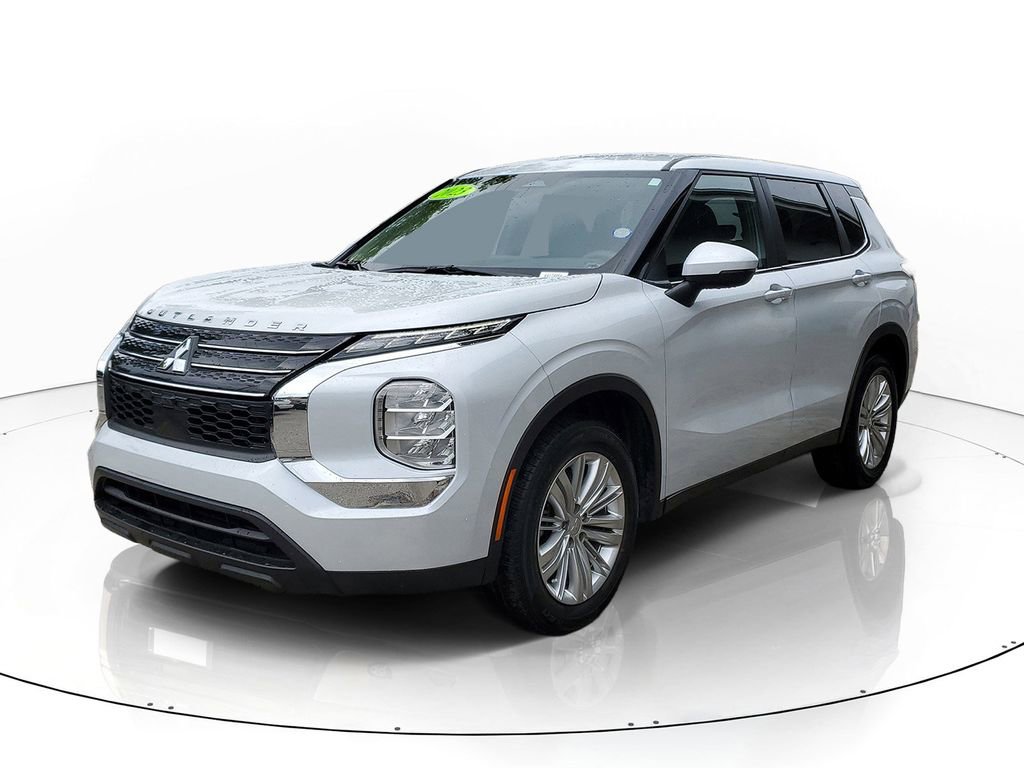 Used 2023 Mitsubishi Outlander ES FWD image 3