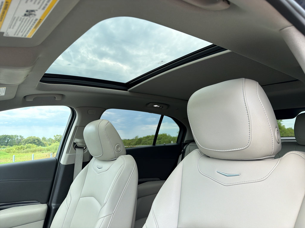 Used 2021 Cadillac XT4 Luxury w/ Cold Weather Package AWD/4WD image 19