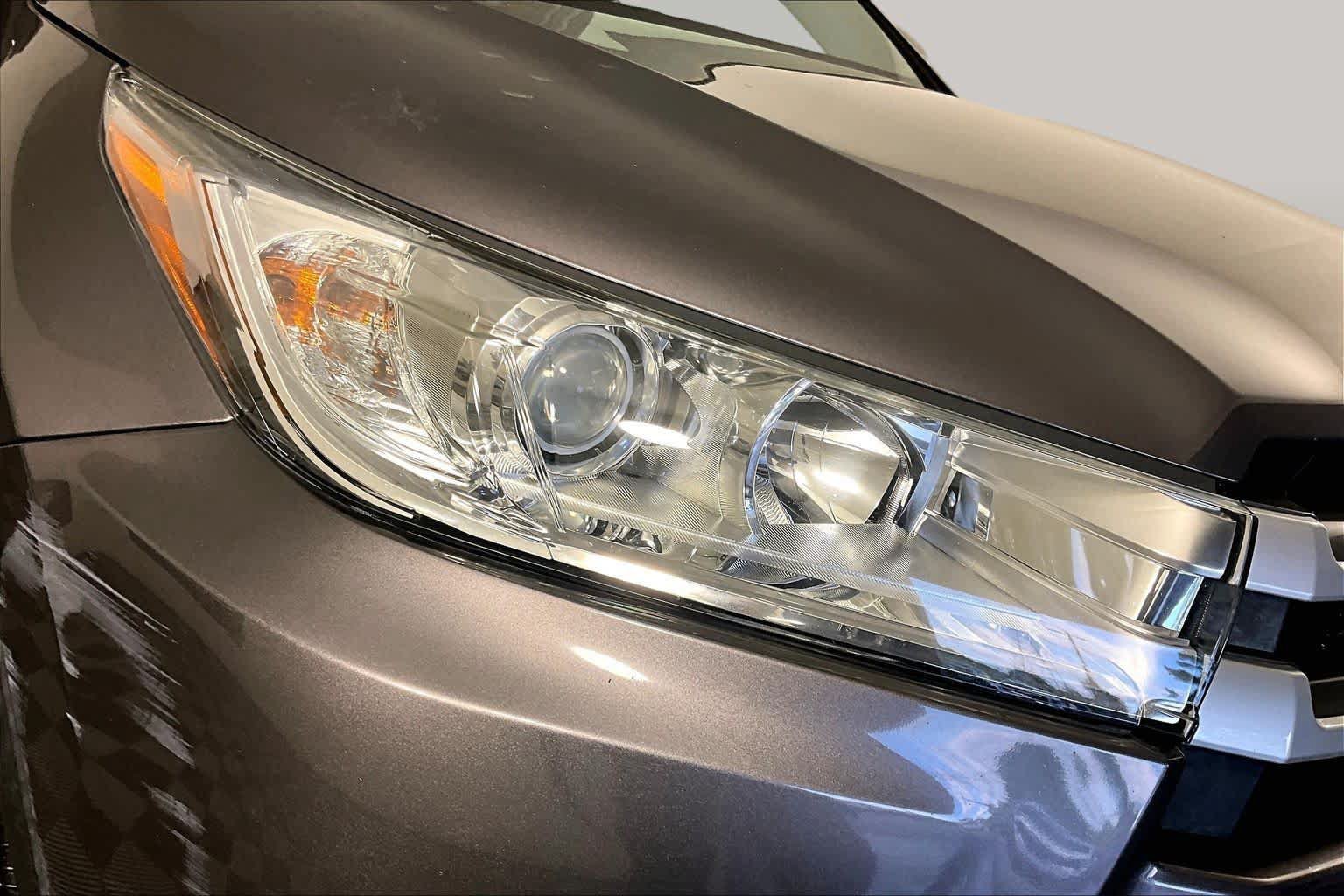 Used 2019 Toyota Highlander XLE AWD/4WD image 26