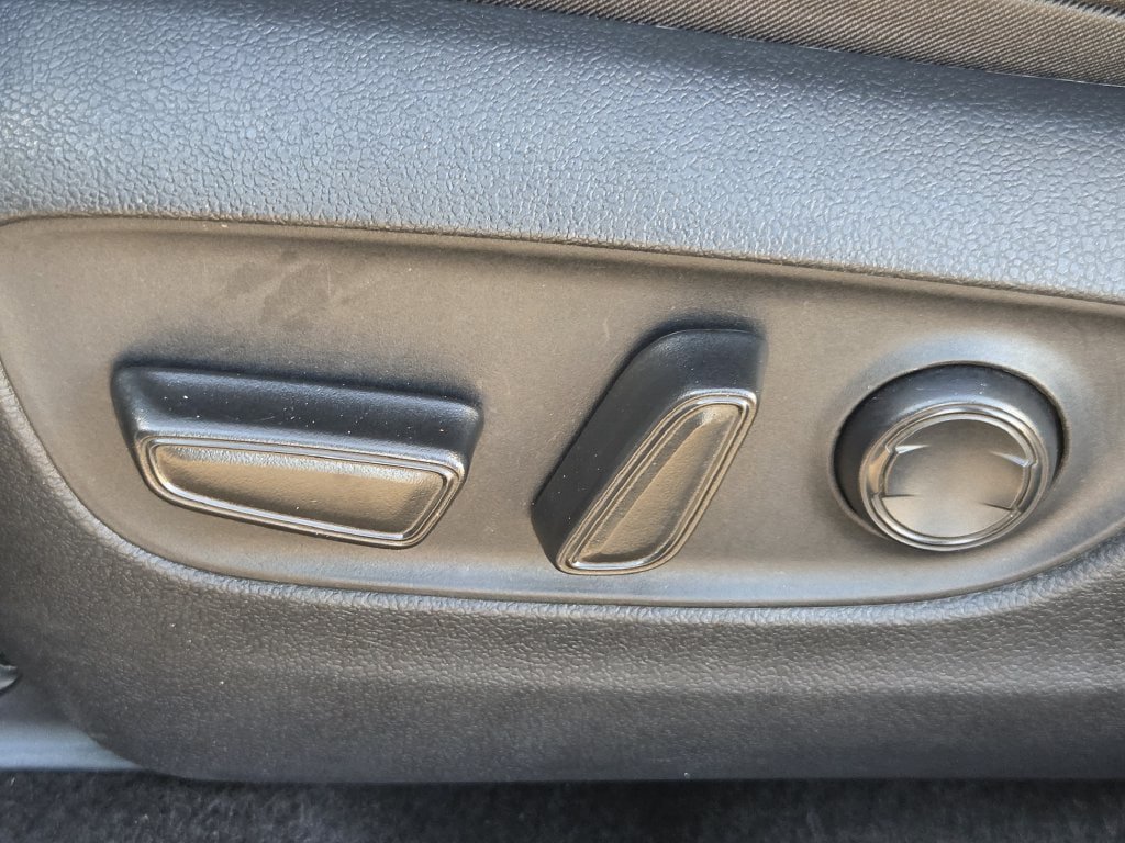 Used 2025 Toyota RAV4 XLE FWD image 28