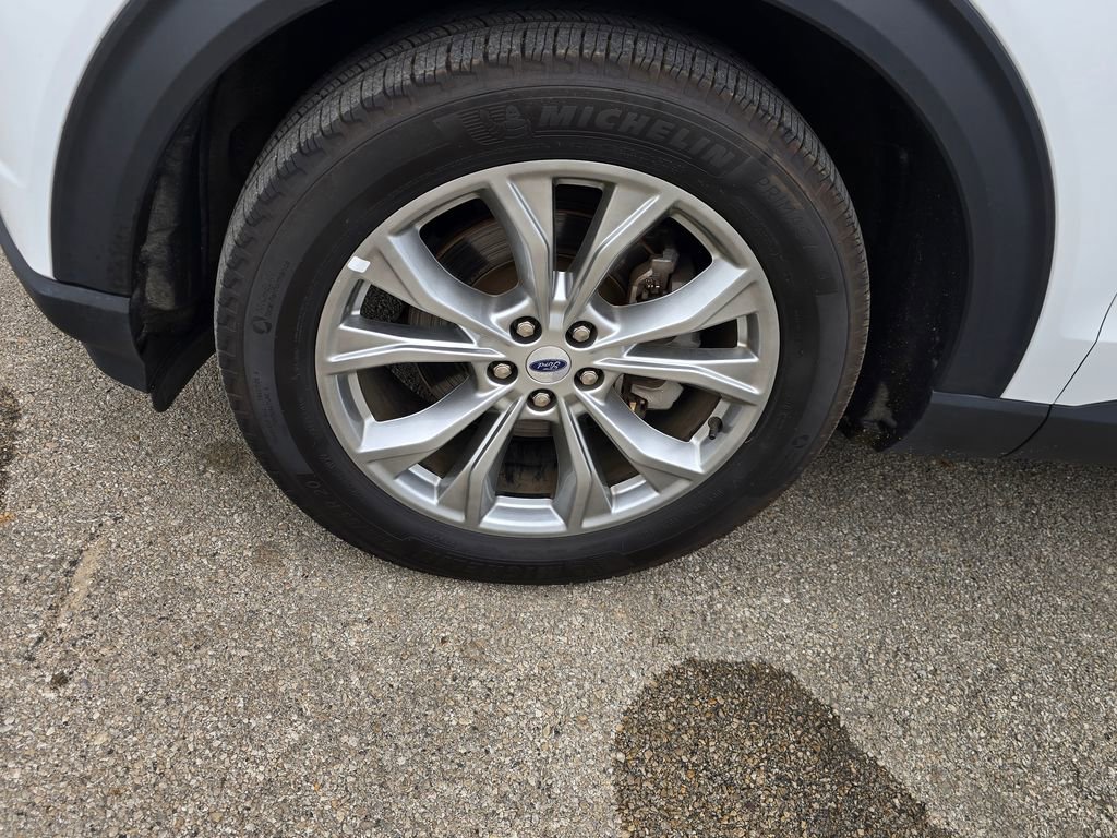 Used 2023 Ford Explorer Limited image 9