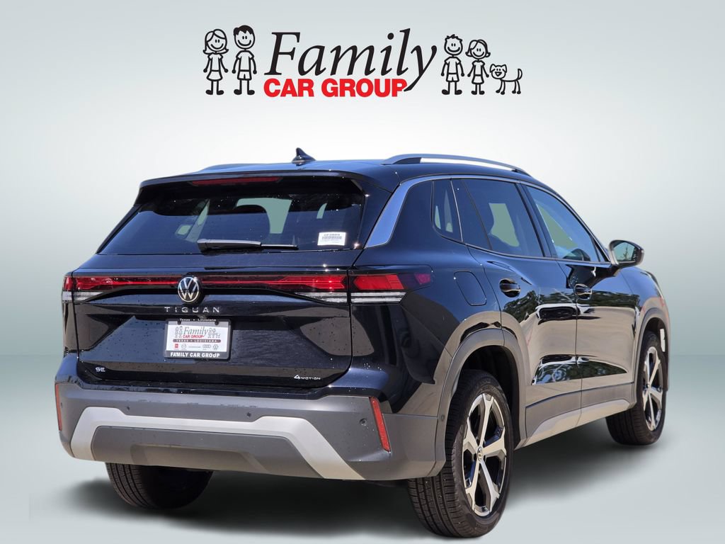 Used 2025 Volkswagen Tiguan SE AWD/4WD image 4