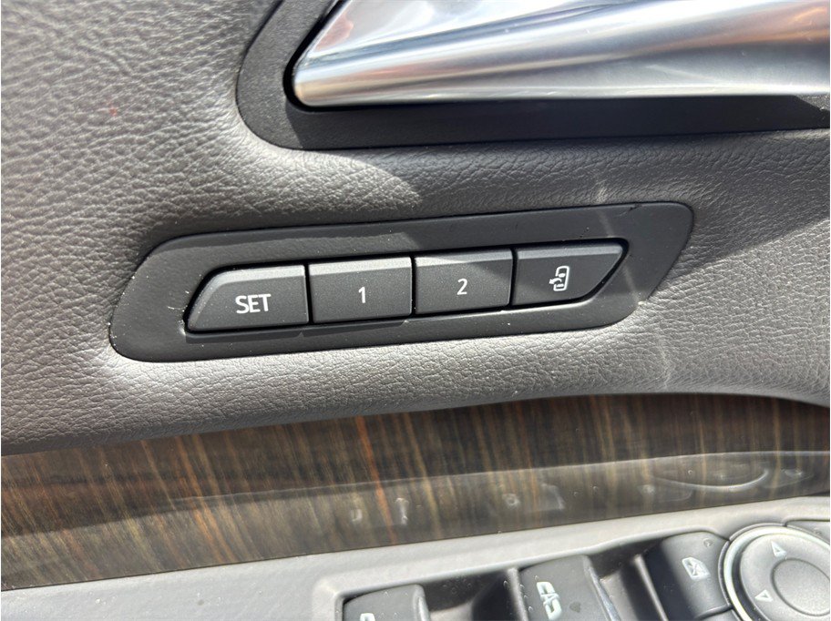 Used 2020 Cadillac XT4 Premium Luxury FWD image 25