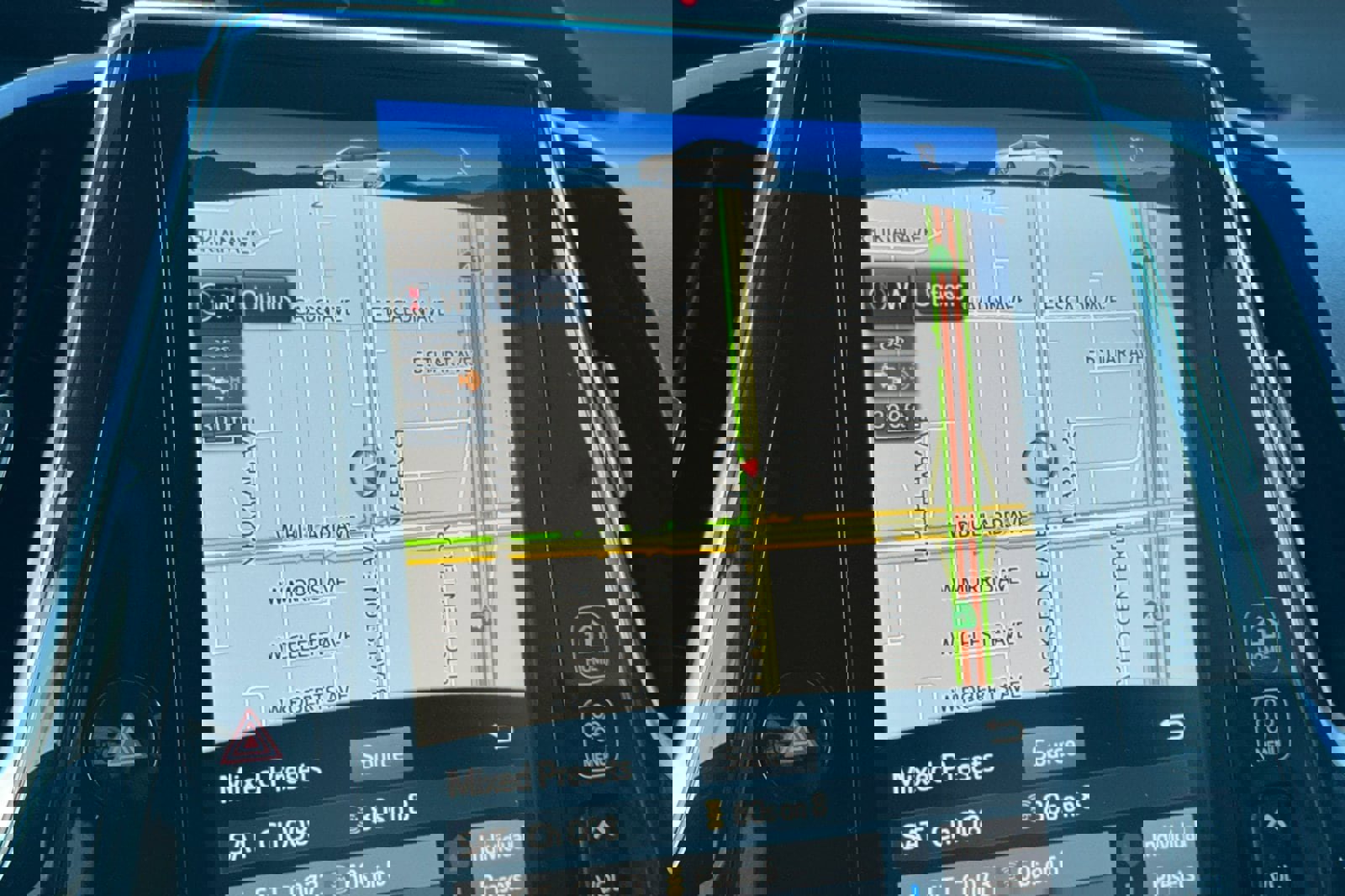 Certified 2019 Toyota Prius Prime Advanced w/ Preferred Accessory Package image 18