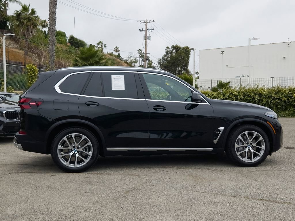 Certified 2024 BMW X5 xDrive50e w/ Premium Package AWD/4WD image 4