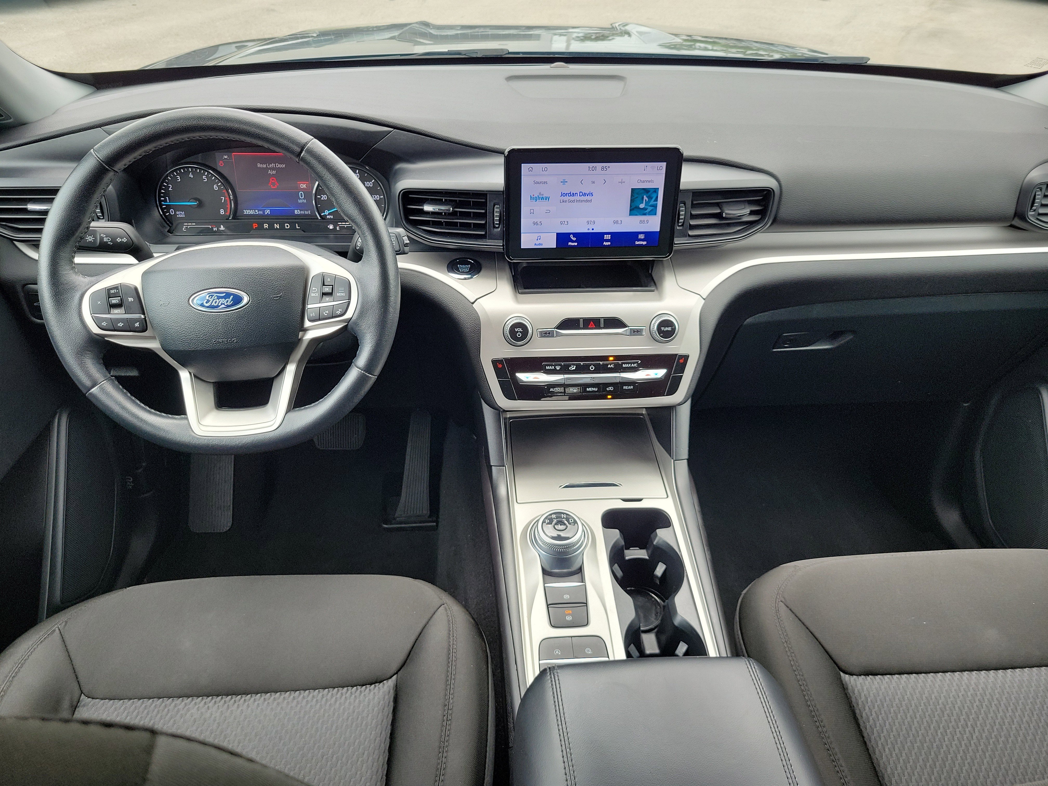 Used 2024 Ford Explorer XLT RWD image 17