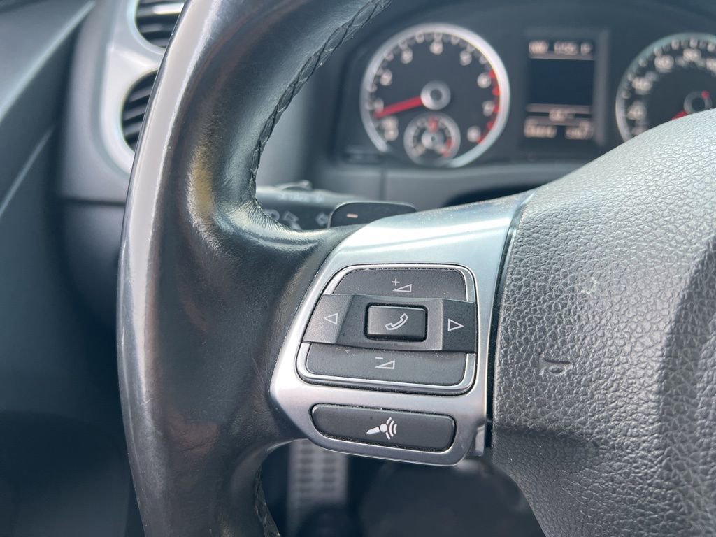 Used 2016 Volkswagen Tiguan R-Line FWD image 16