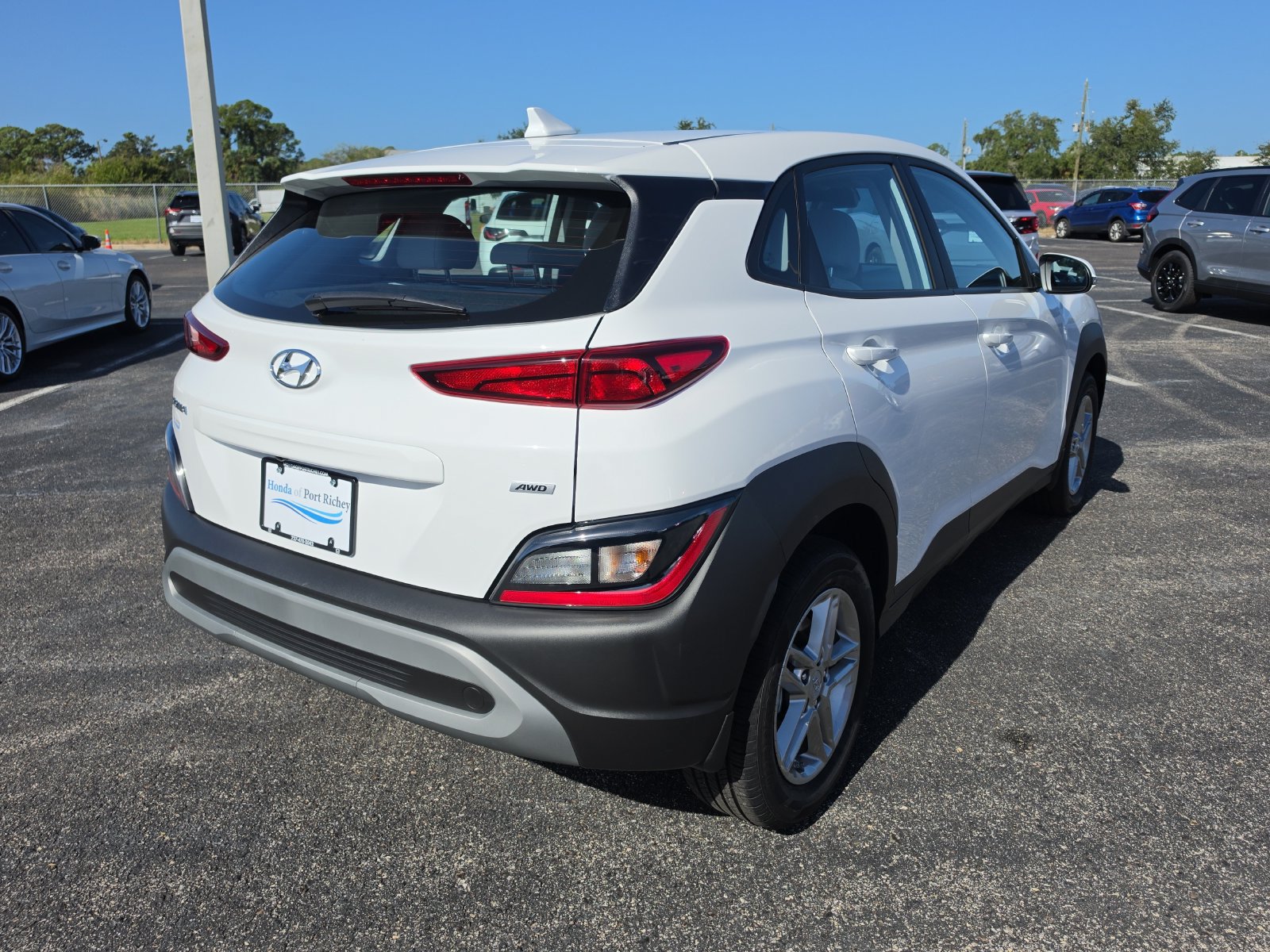 Used 2023 Hyundai Kona SE AWD/4WD image 4