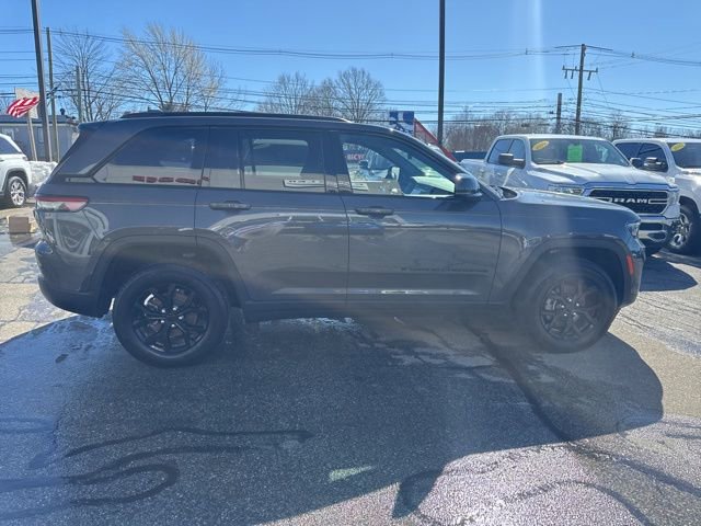 Certified 2025 Jeep Grand Cherokee Altitude image 8