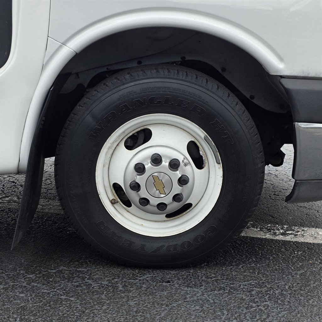 Used 2016 Chevrolet Express 3500 w/ Shuttle Bus Package image 32