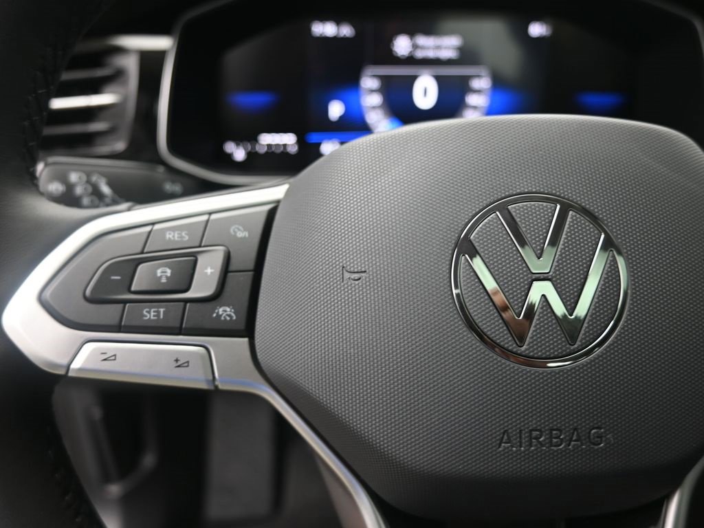 Used 2025 Volkswagen Jetta SE image 16