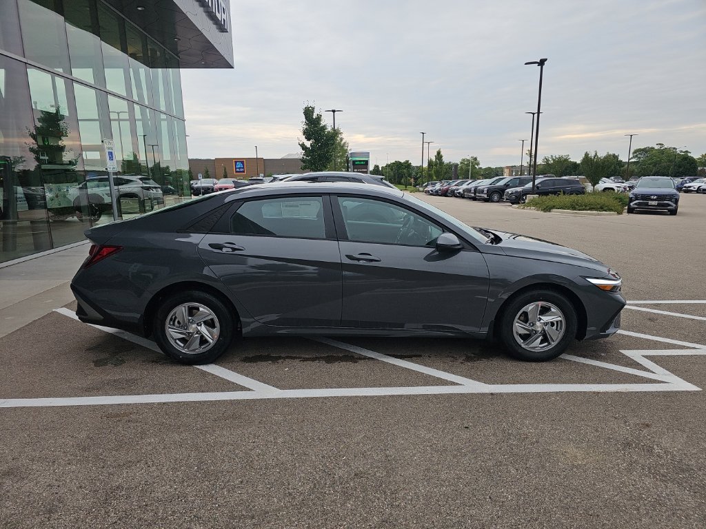 New 2026 Hyundai Elantra SE FWD image 6