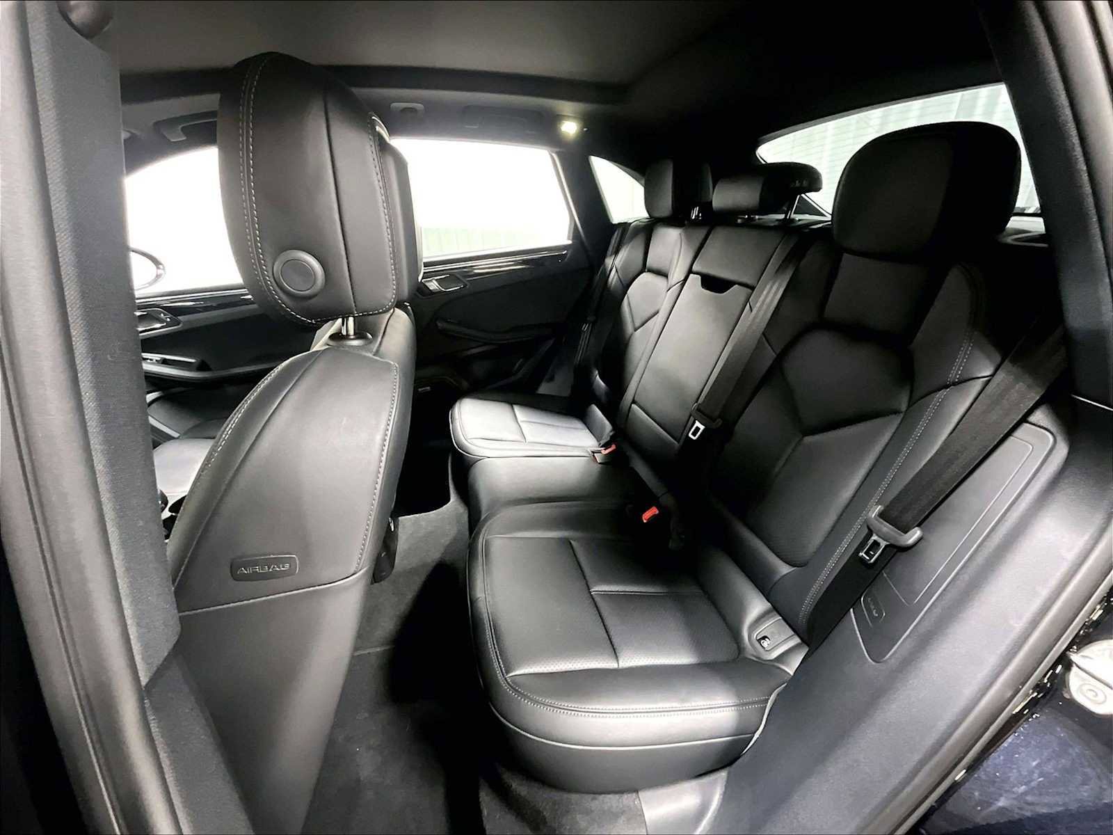 Used 2025 Porsche Macan image 31