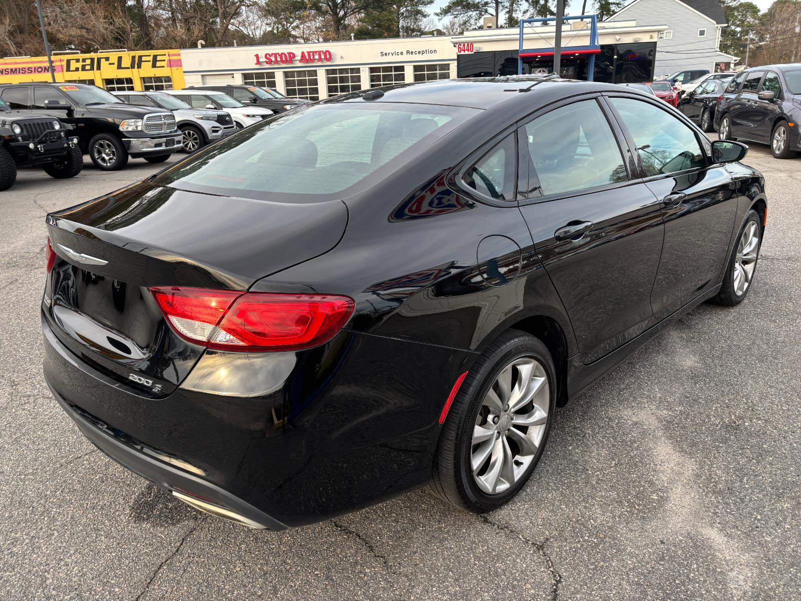 Used 2015 Chrysler 200 S w/ Comfort Group image 6